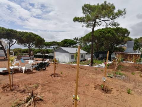 Moradia terrea-T2, encerida em 3 Terrenos na Courela do Pinhal com vista para Oceano Atlântico