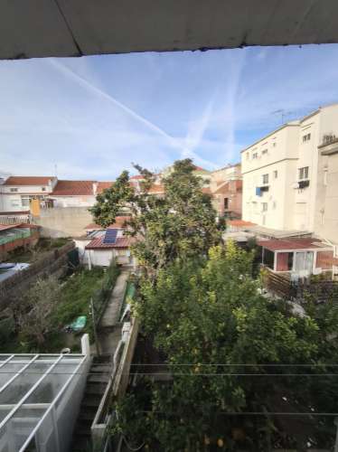 Apartamento T2, no Centro de Almada.