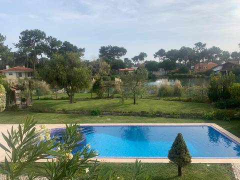 Moradia T5 na Herdade da Aroeira - Vista Panorâmica para Lago Privativo