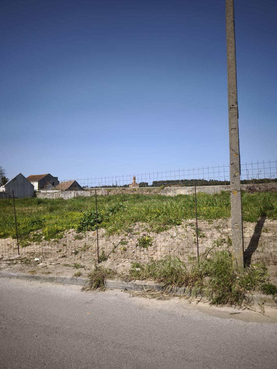 Terreno misto com viabilidade para construçõ de 5 moradias , no Coração de Coina
