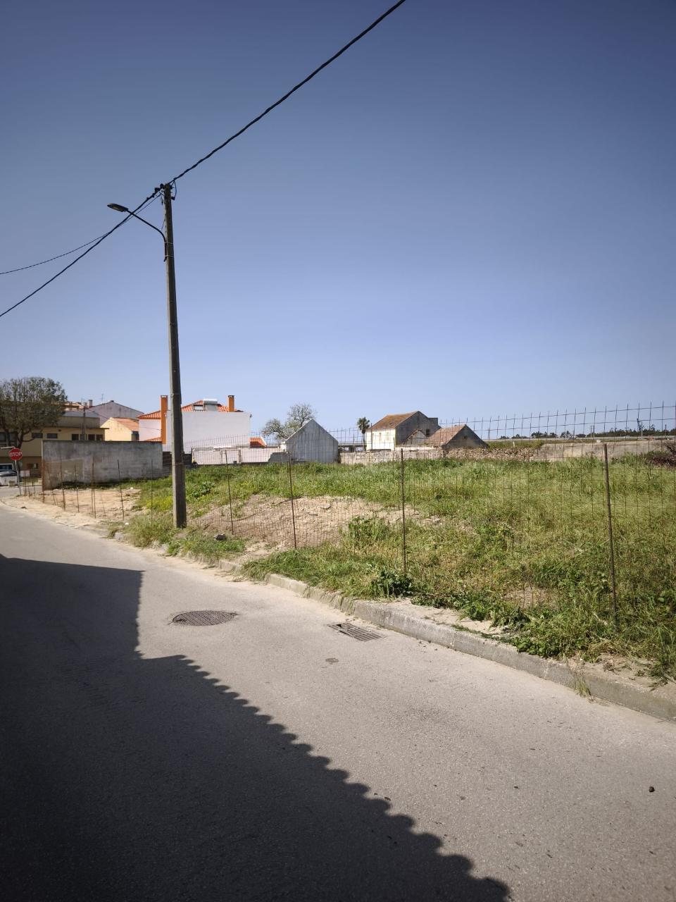 Terreno misto com viabilidade para construçõ de 5 moradias , no Coração de Coina

