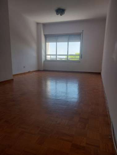 Apartamento T3, em Monte de Caparica ,Almada, na Praça Mario Dionisio