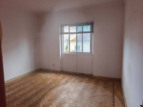 Apartamento T2 em Almada, Totalmente remodelado