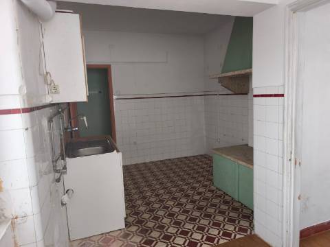 Apartamento T2 em Almada, Totalmente remodelado