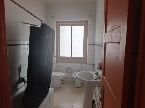 Apartamento T2 em Almada, Totalmente remodelado