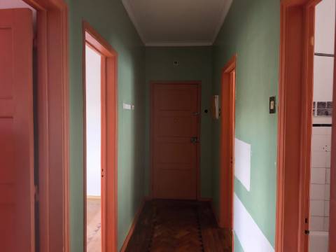 Apartamento T2 em Almada, Totalmente remodelado