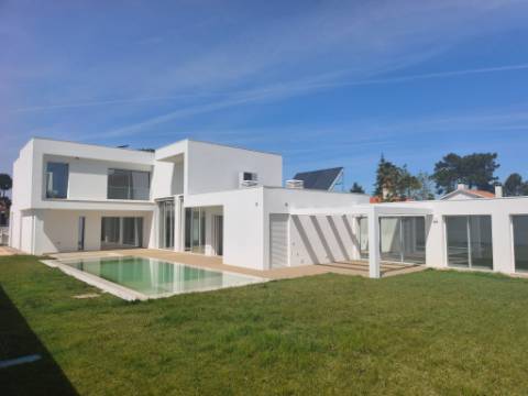 Moradia nova V4 , na Verdizela, Corroios.