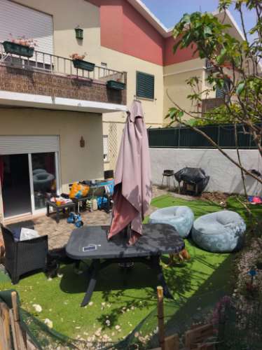 Vende-se andar de moradia bi-familiar - Rés do Chão em São Domingos de Rana, Cascais