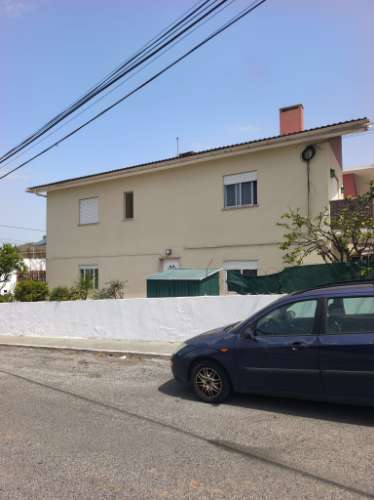 Vende-se andar de moradia bi-familiar - Rés do Chão em São Domingos de Rana, Cascais