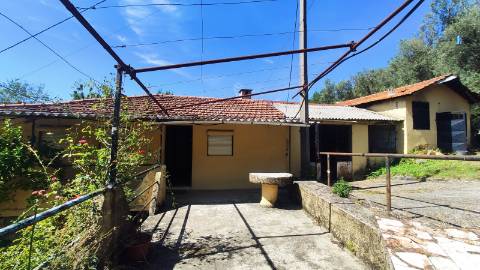 Moradia T3 com piscina, Lugar de Água Redonda, em Cabeceiras de Bato