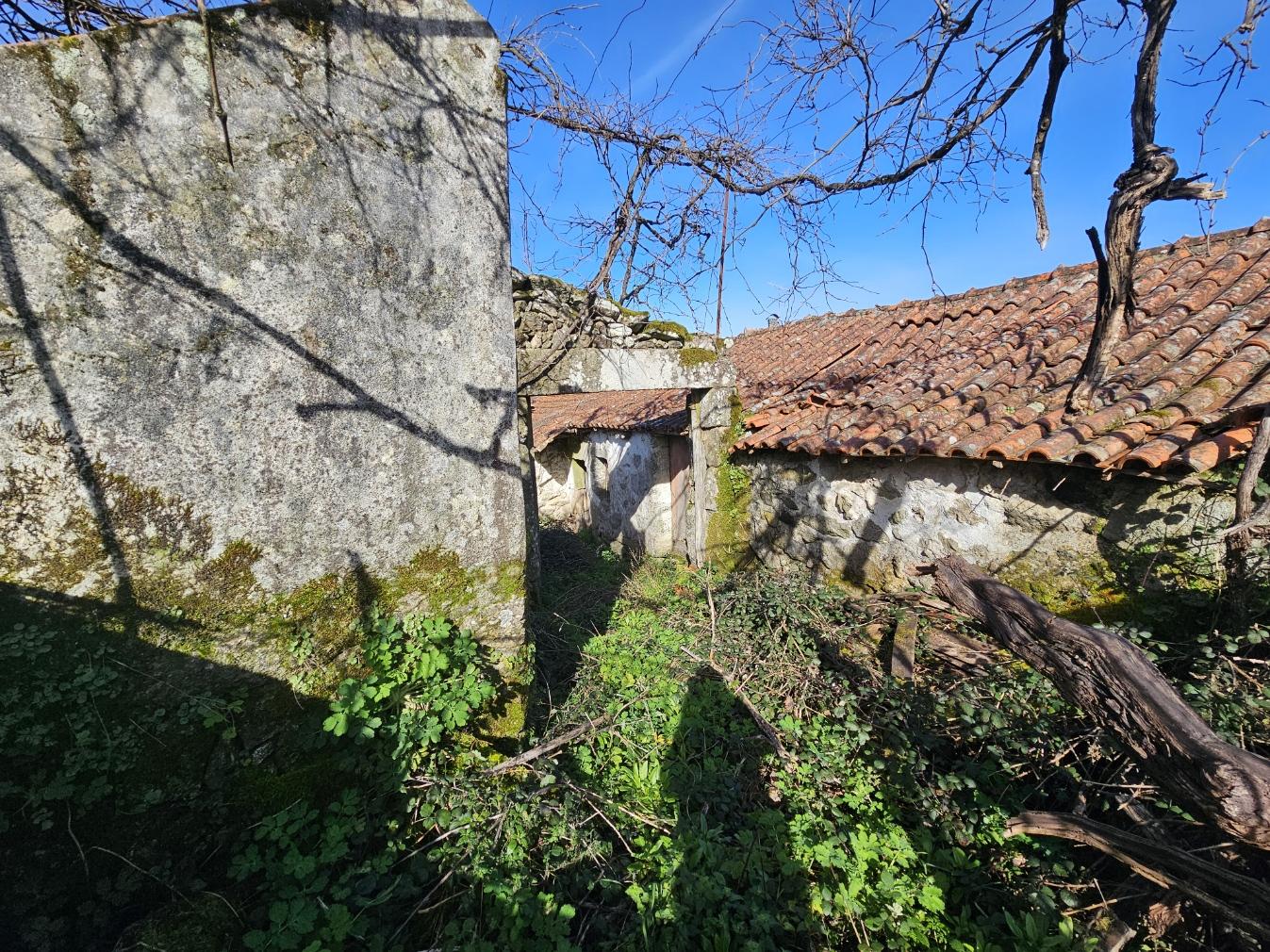 Ruína em Cambezes, Cabeceiras de Basto