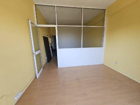 Escritorio com 25 m², no Parque Itália, na, Boavista.