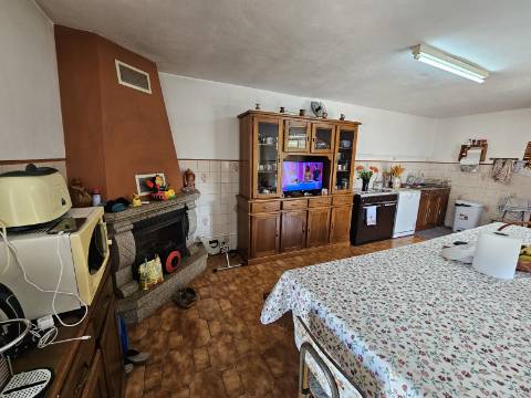 Quinta com Moradia T4 e anexo, em Leiradas, Rio Douro - Cabeceiras de Basto