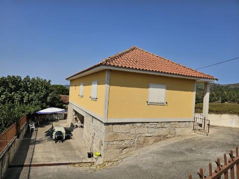 Quinta com Moradia T4 e anexo, em Leiradas, Rio Douro - Cabeceiras de Basto