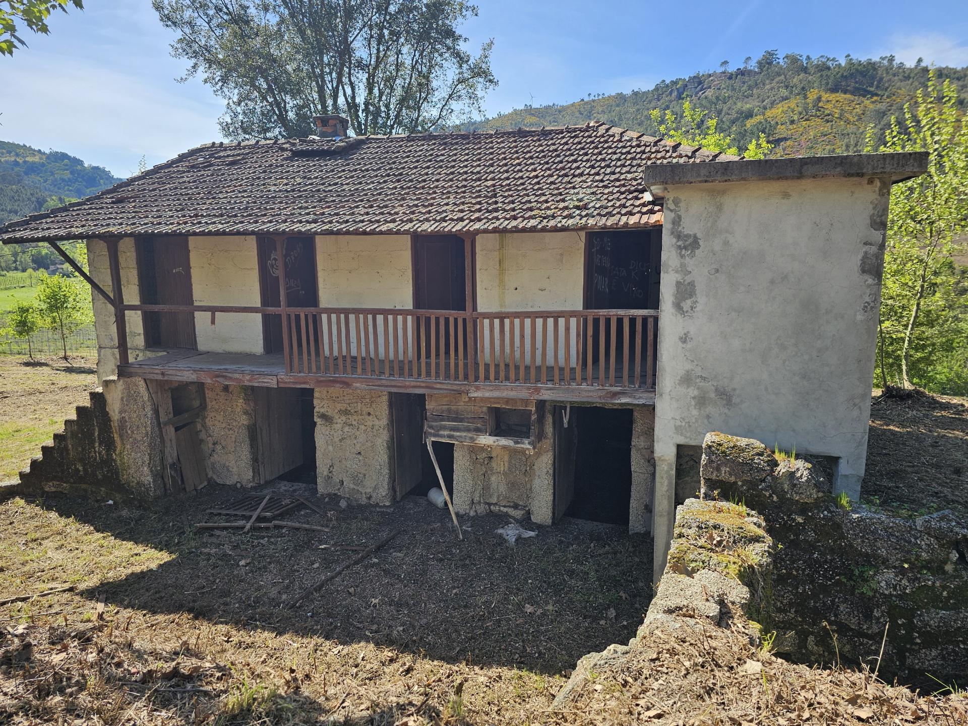 Quinta junto ao rio e área de lazer de Santa Senhorinha de Basto, Cabeceiras de Basto