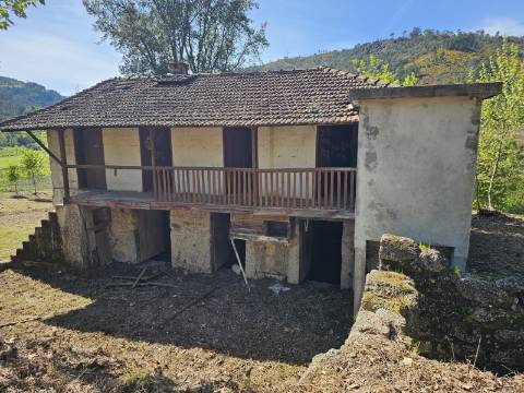 Quinta junto ao rio e área de lazer de Santa Senhorinha de Basto, Cabeceiras de Basto