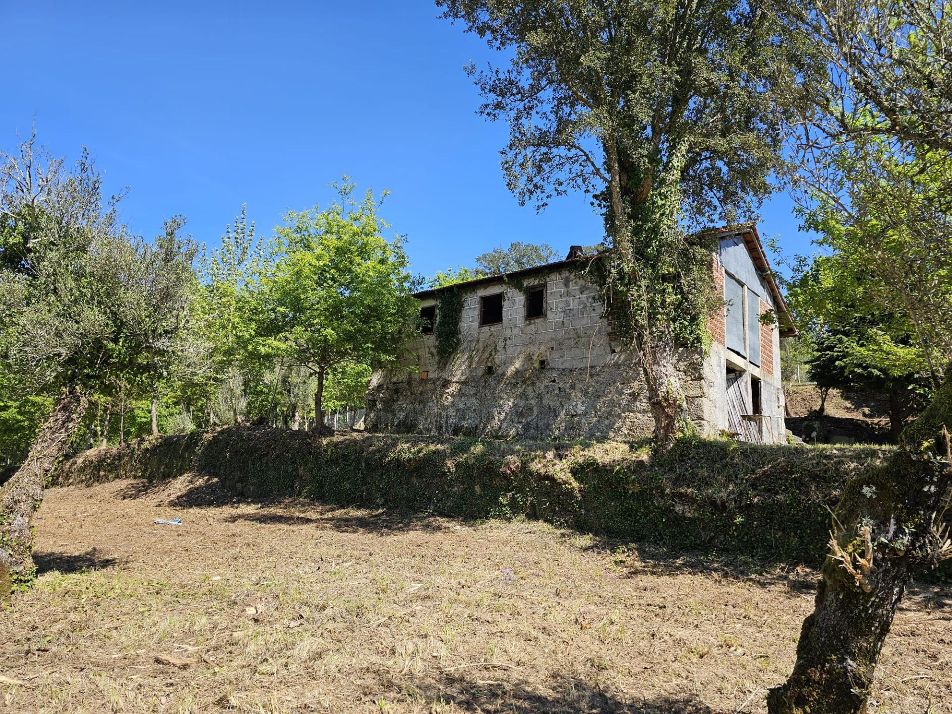 Quinta junto ao rio e área de lazer de Santa Senhorinha de Basto, Cabeceiras de Basto