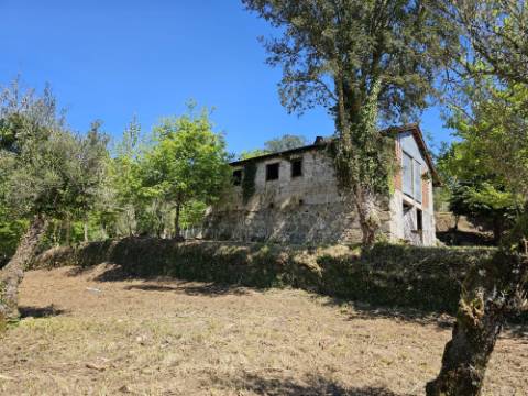 Quinta junto ao rio e área de lazer de Santa Senhorinha de Basto, Cabeceiras de Basto