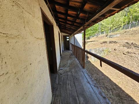 Quinta junto ao rio e área de lazer de Santa Senhorinha de Basto, Cabeceiras de Basto