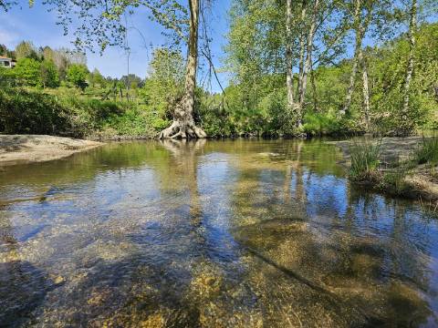 Quinta junto ao rio e área de lazer de Santa Senhorinha de Basto, Cabeceiras de Basto