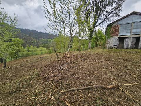 Quinta junto ao rio e área de lazer de Santa Senhorinha de Basto, Cabeceiras de Basto