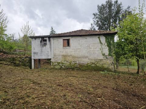 Quinta junto ao rio e área de lazer de Santa Senhorinha de Basto, Cabeceiras de Basto