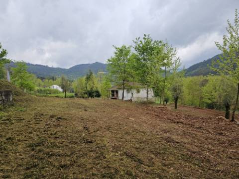 Quinta junto ao rio e área de lazer de Santa Senhorinha de Basto, Cabeceiras de Basto