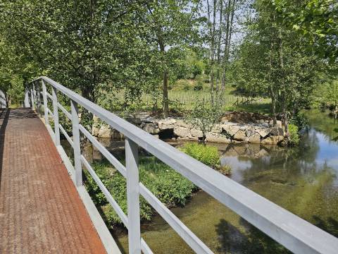Quinta junto ao rio e área de lazer de Santa Senhorinha de Basto, Cabeceiras de Basto