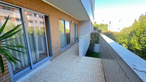 T3 com piscina e garagem em Ermesinde