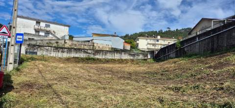 Terreno no lugar de Paradela, em Vilarinho, Santo Tirso.