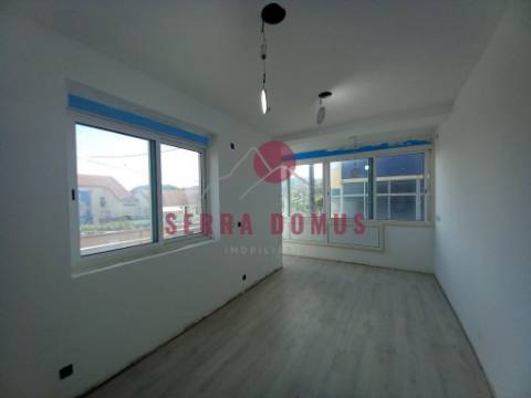 Magnífico Apartamento T4  no Laranjeiro