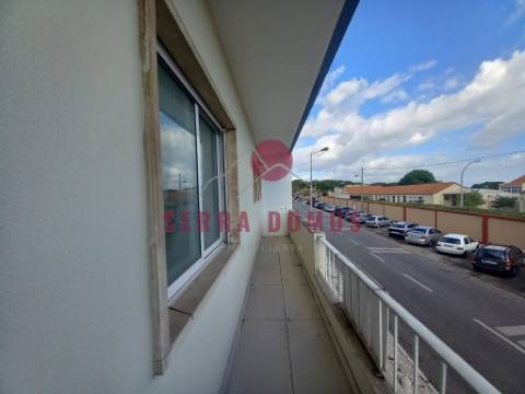 Magnífico Apartamento T4  no Laranjeiro