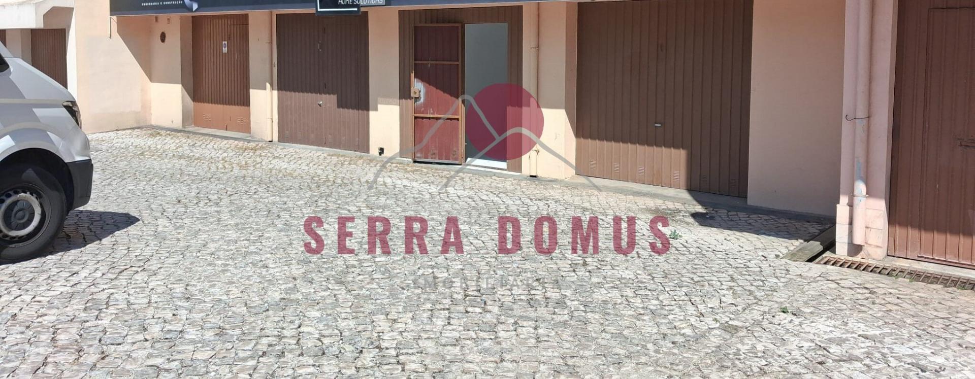 Garagem Exterior com 22 m² em Mem Martins