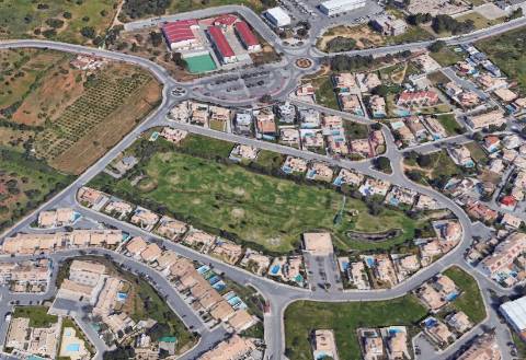 Prédio para serviços para venda em Vale Pedras, Albufeira