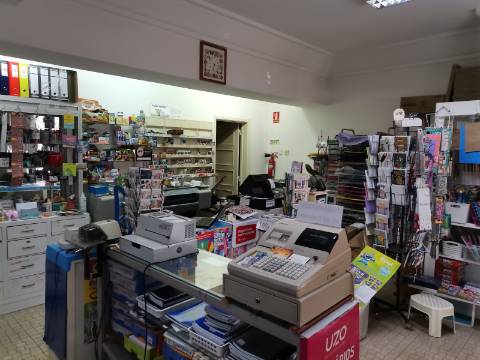 Papelaria, Tabacaria, em funcionamento, local passagem, transportes