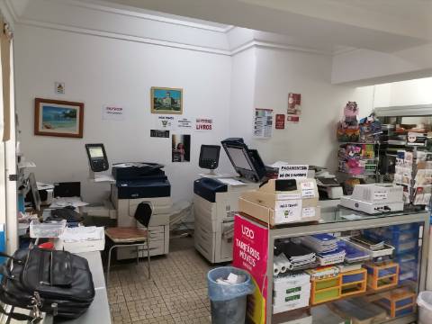 Papelaria, Tabacaria, em funcionamento, local passagem, transportes