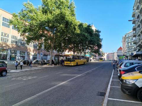 Papelaria, Tabacaria, em funcionamento, local passagem, transportes