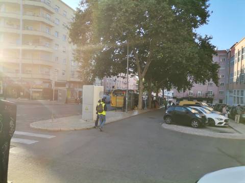 Papelaria, Tabacaria, em funcionamento, local passagem, transportes