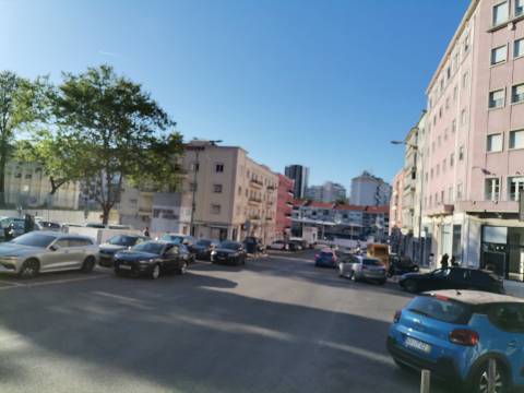 Papelaria, Tabacaria, em funcionamento, local passagem, transportes