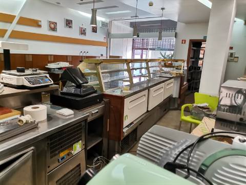 LOJA c/ Restaurante, Pastelaria c/Fábrica, Cafetaria, Equipada, Pronto a Funcionar