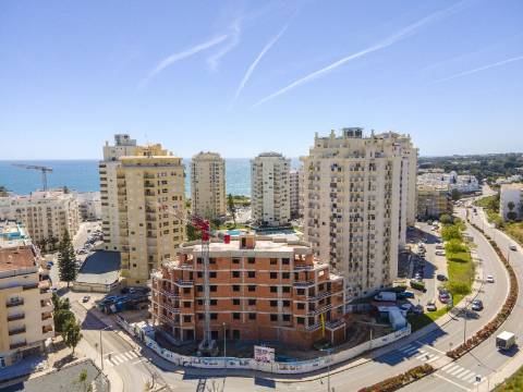 T2 Novo num complexo de luxo - Armação de Pera
