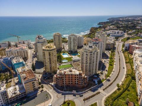 T2 Novo num complexo de luxo - Armação de Pera