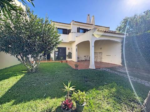 Moradia T3+1 quartos para venda em Albufeira e Olhos de Água