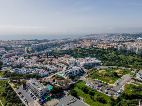 Apartamento T2 com piscina, Estacionamento Privativo, no Centro de Albufeira - Correeira