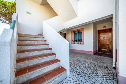 Apartamento T1 com Terraço Privado em Vilamoura - A Poucos Minutos da Praia e da Marina