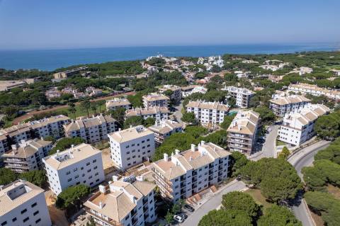 T1 +1 de Luxo na Falésia com Garagem Box de 70 m² e Piscina