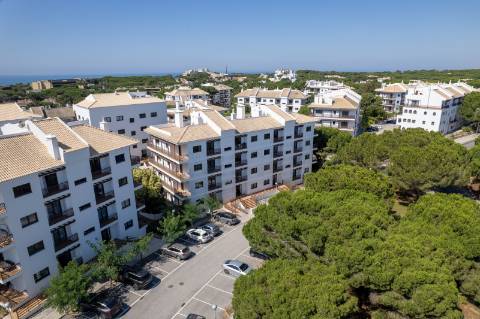 T1 +1 de Luxo na Falésia com Garagem Box de 70 m² e Piscina