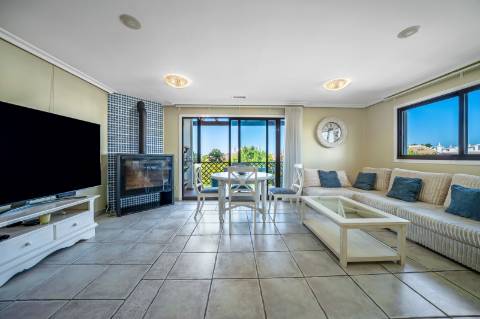 T1 +1 de Luxo na Falésia com Garagem Box de 70 m² e Piscina