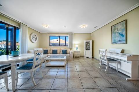 T1 +1 de Luxo na Falésia com Garagem Box de 70 m² e Piscina