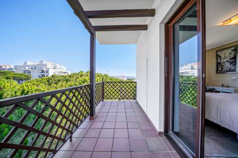 T1 +1 de Luxo na Falésia com Garagem Box de 70 m² e Piscina